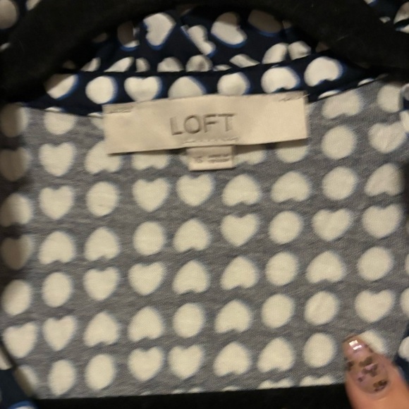 Ann Taylor LOFT | Heart Ruffle Tie Neck Mixed Media Shell Sleeveless Blouse | XS - Picture 5 of 9